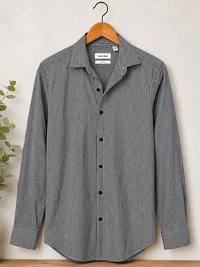 Calvin Klein Slim Fit Black & White Pinstripe Button Down Dress Shirt Size Large